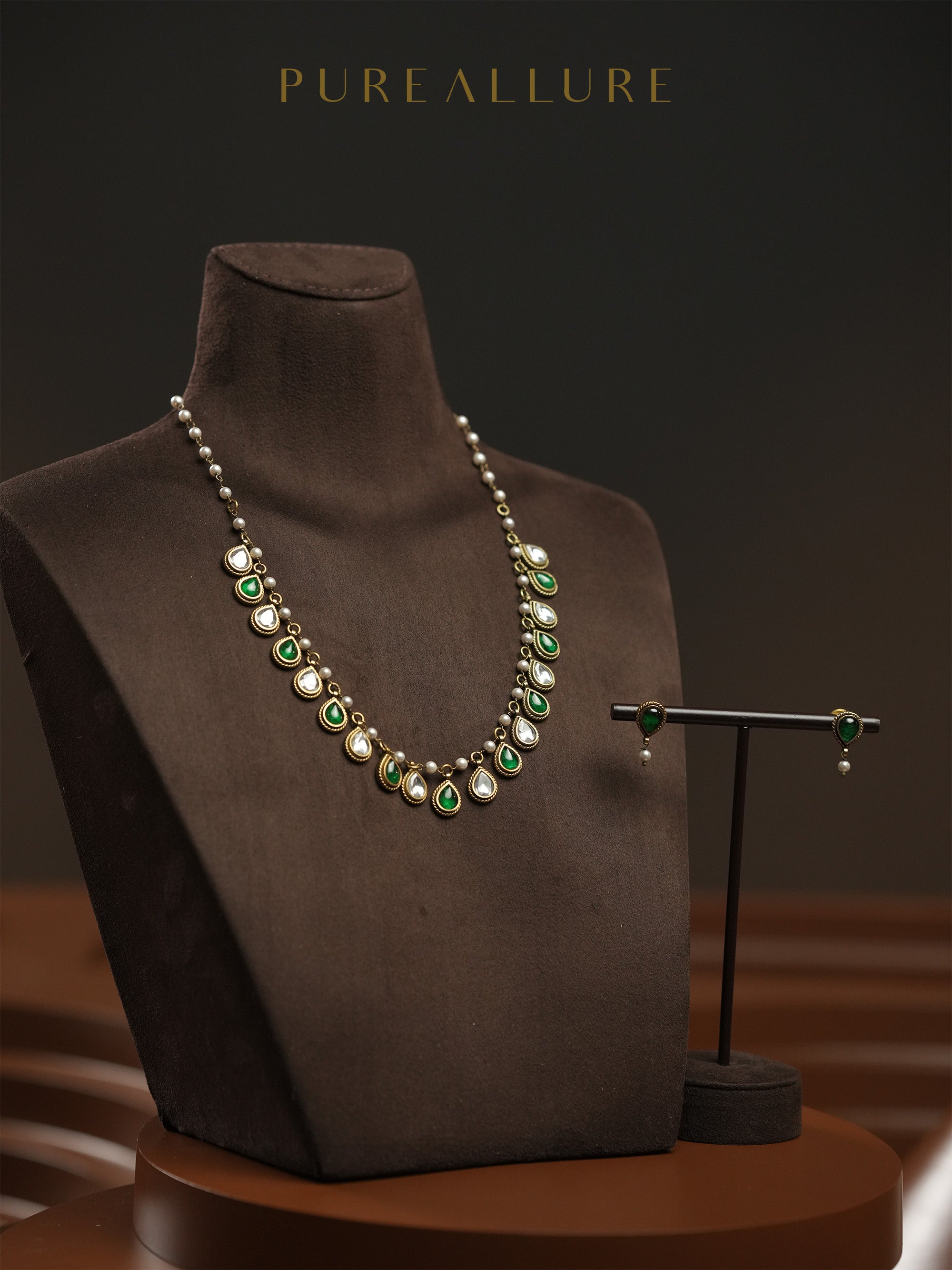 Medhavi Necklace (KN245)