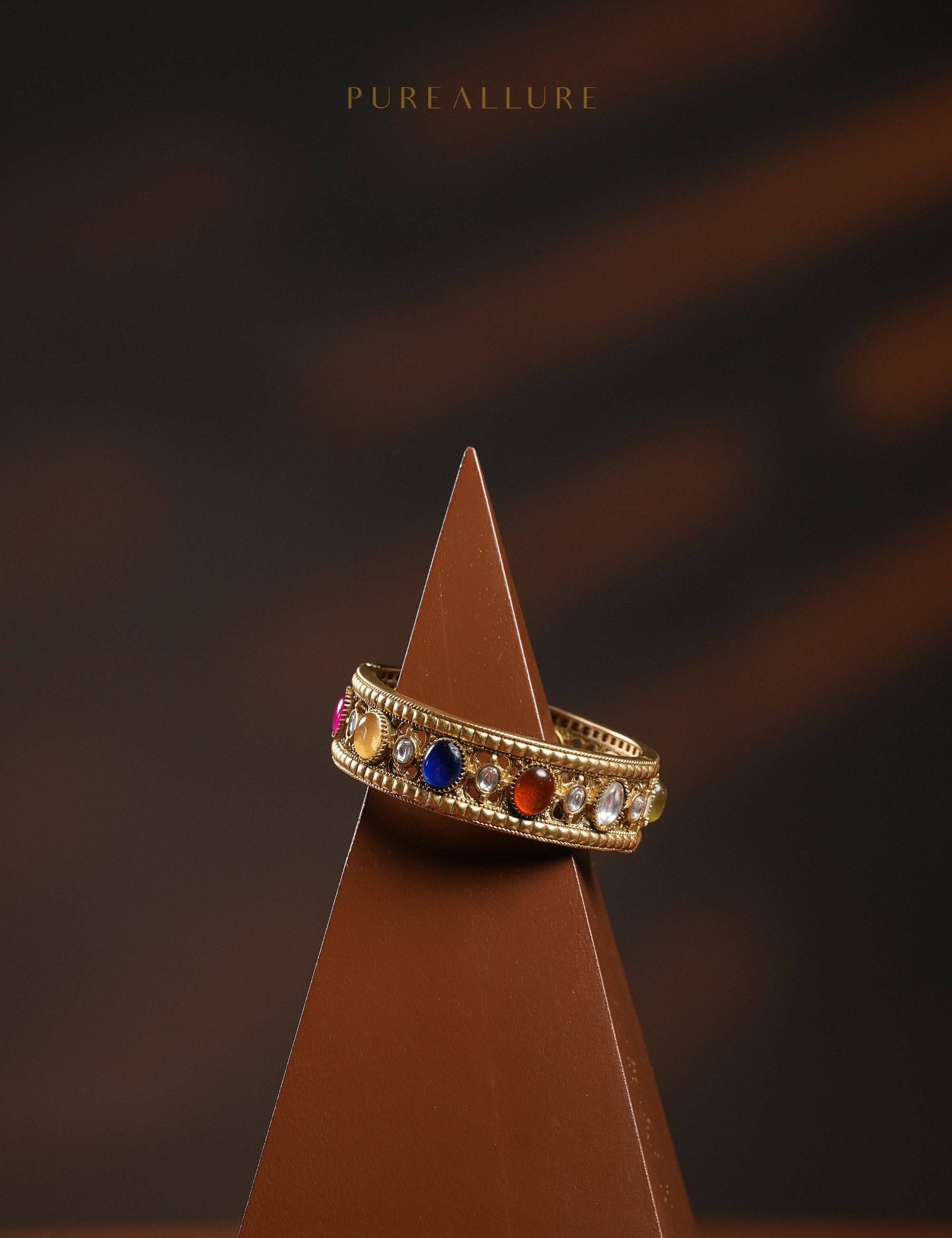 Yeshwani Bangle (B235)