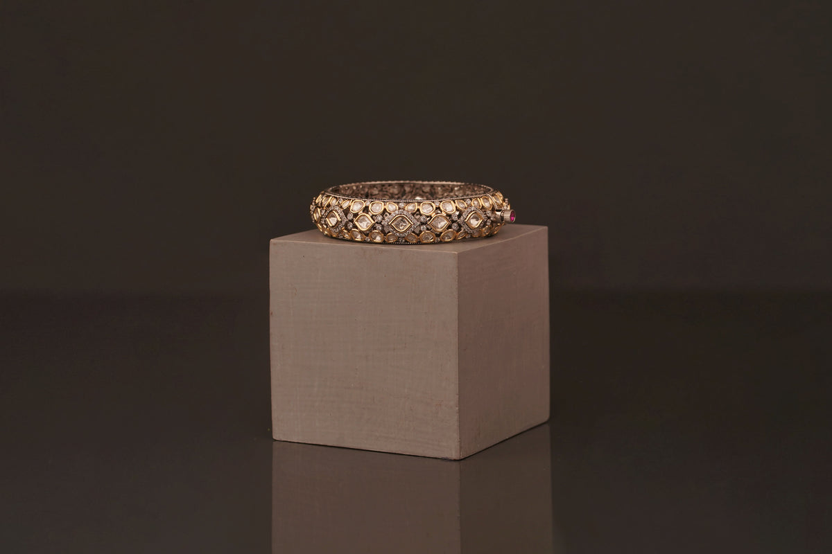 Pranaya Bangle(B67) - Pure Allure