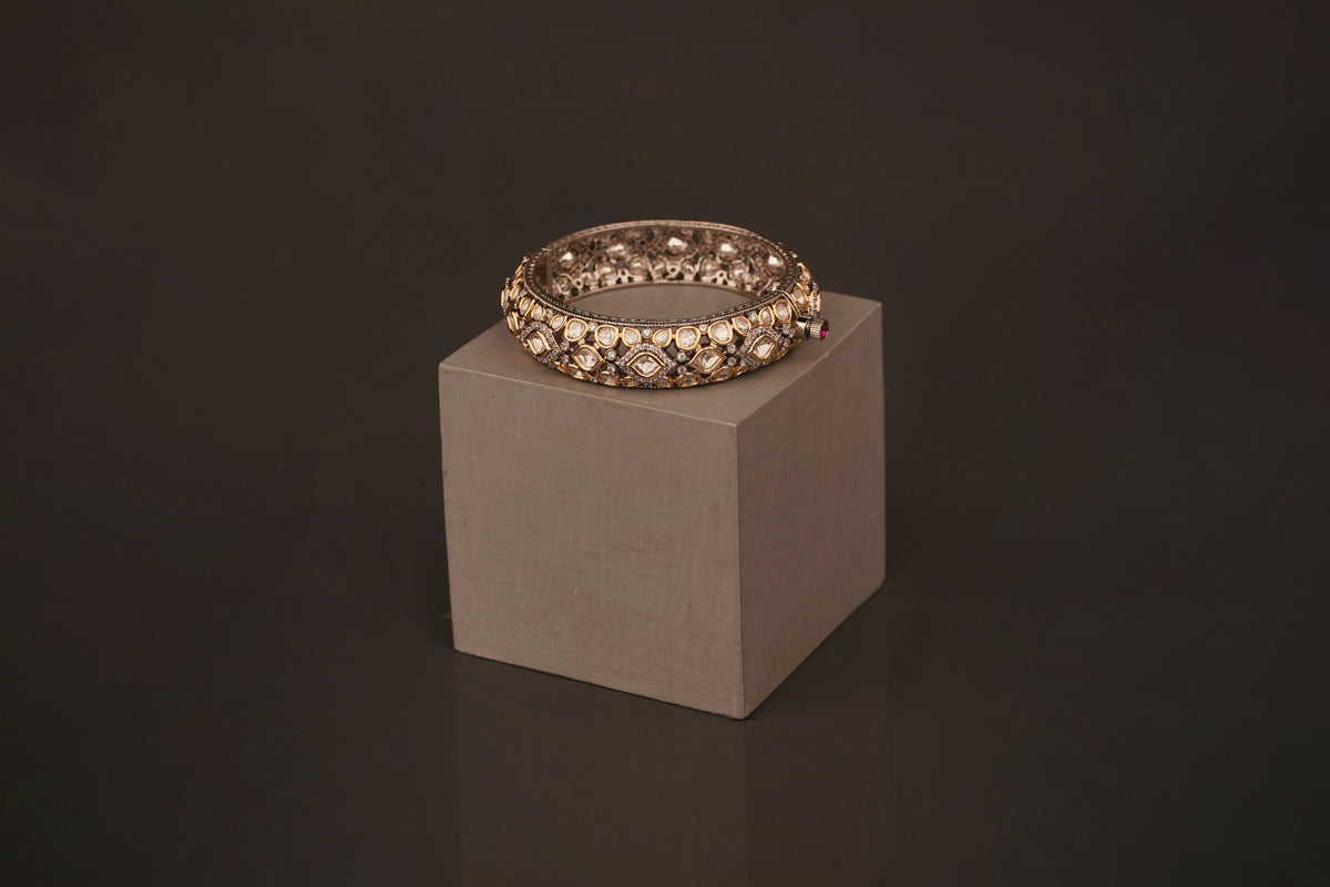 Pranaya Bangle(B67) - Pure Allure