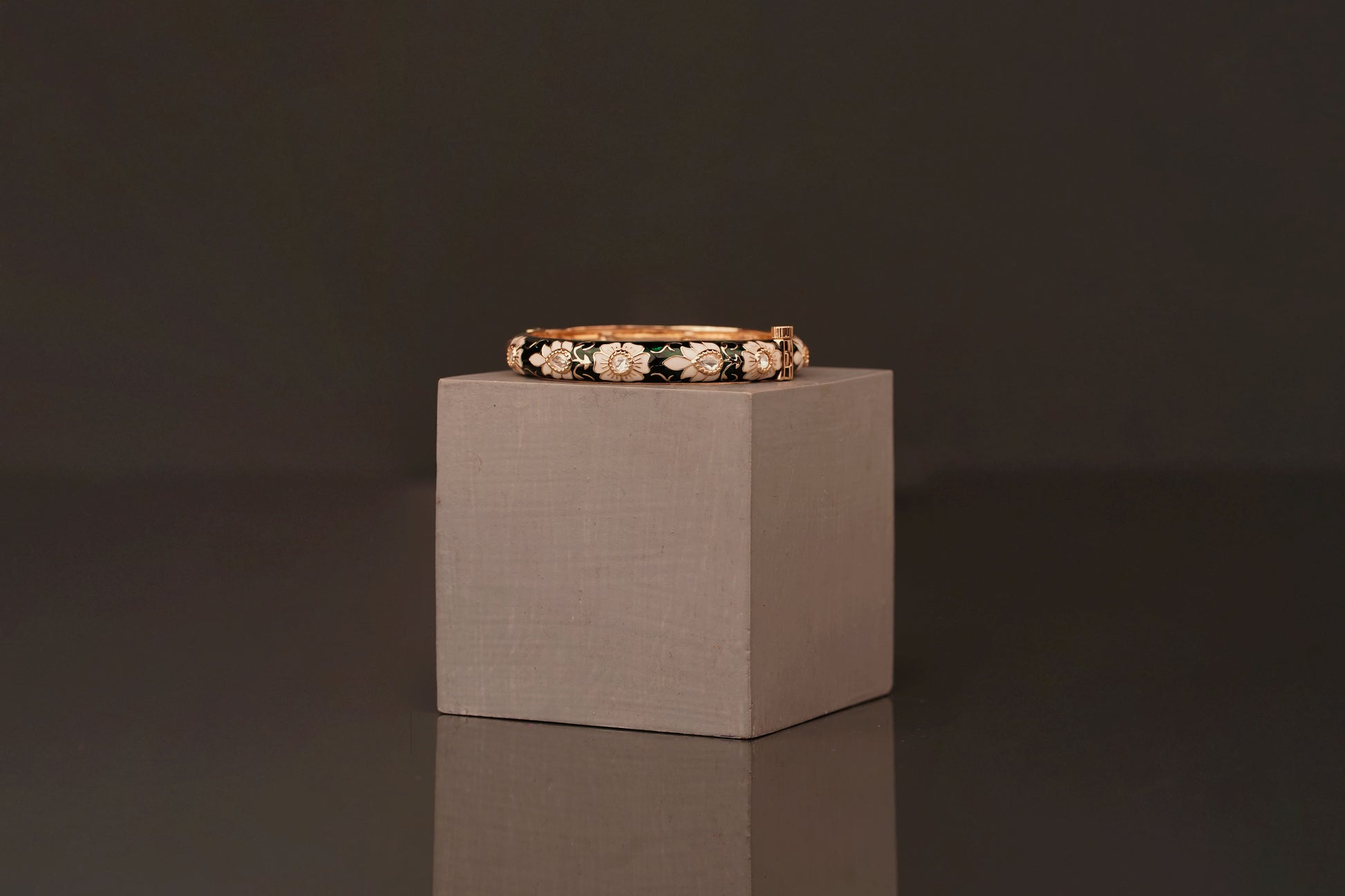 Mirza Bangle (B125) - Pure Allure