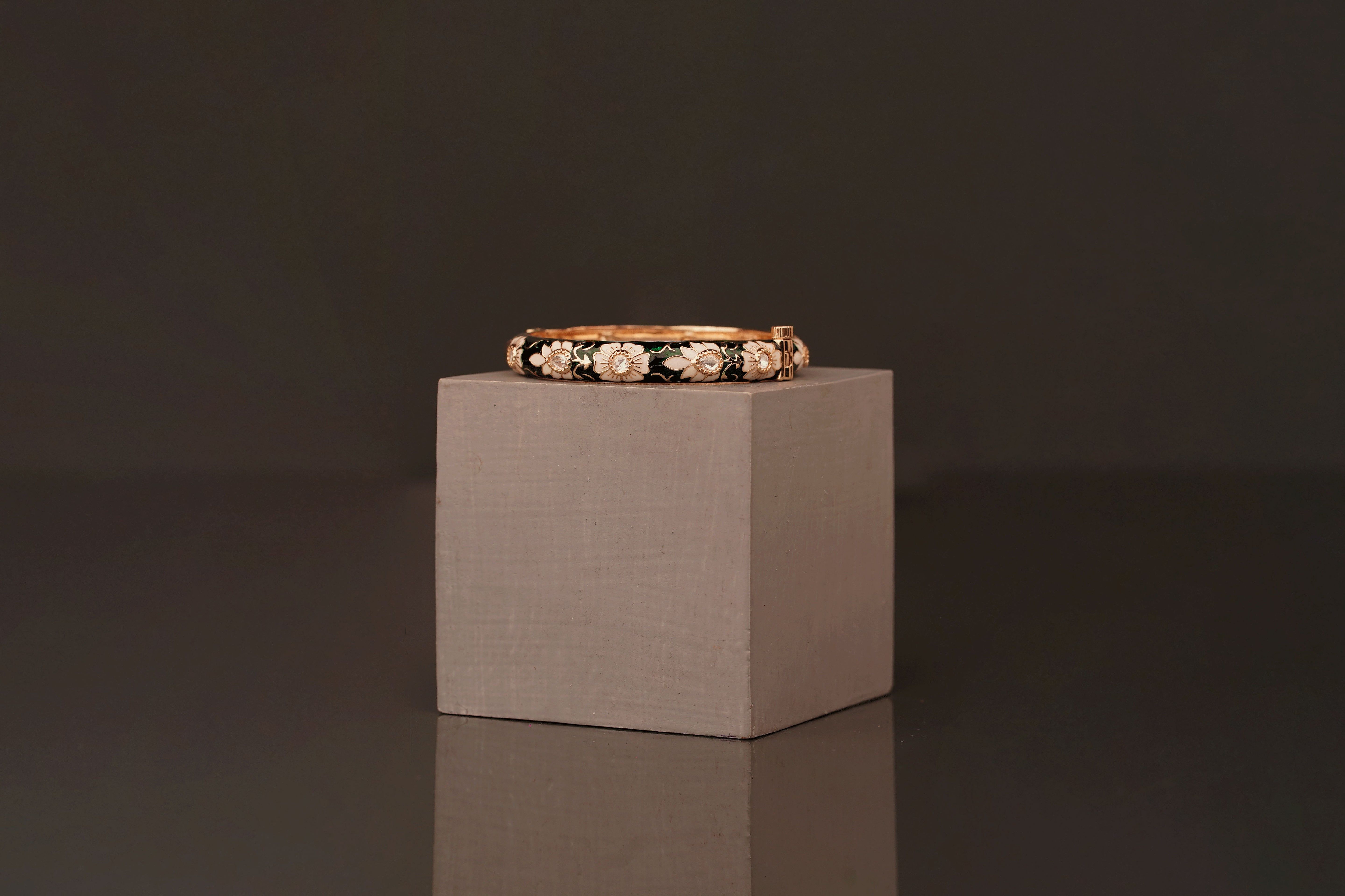 Mirza Bangle (B125) - Pure Allure