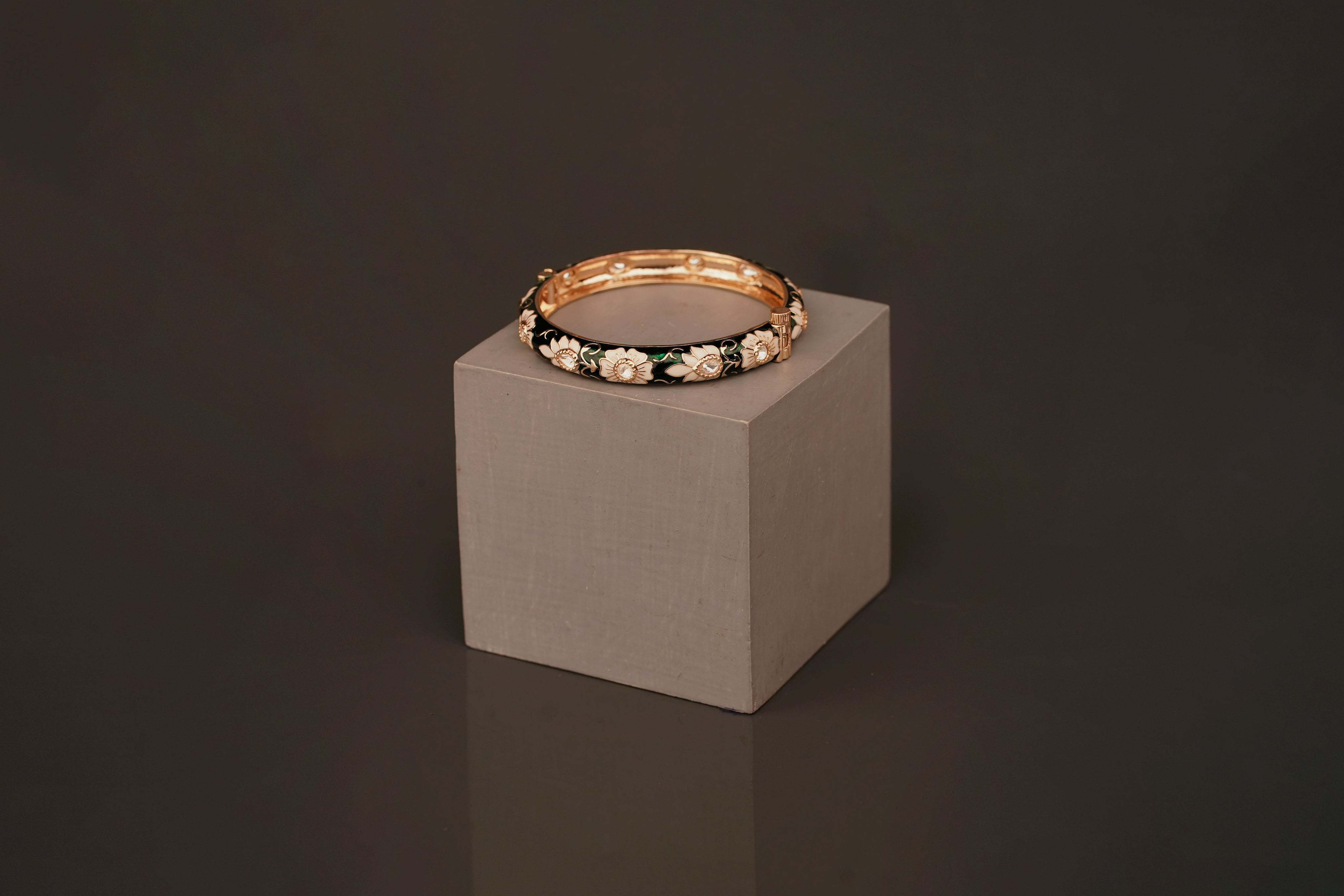 Mirza Bangle (B125) - Pure Allure