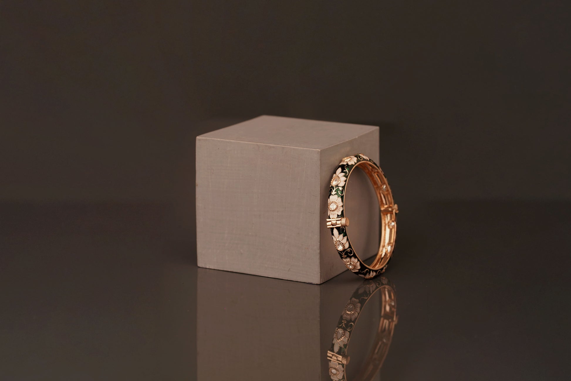 Mirza Bangle (B125) - Pure Allure