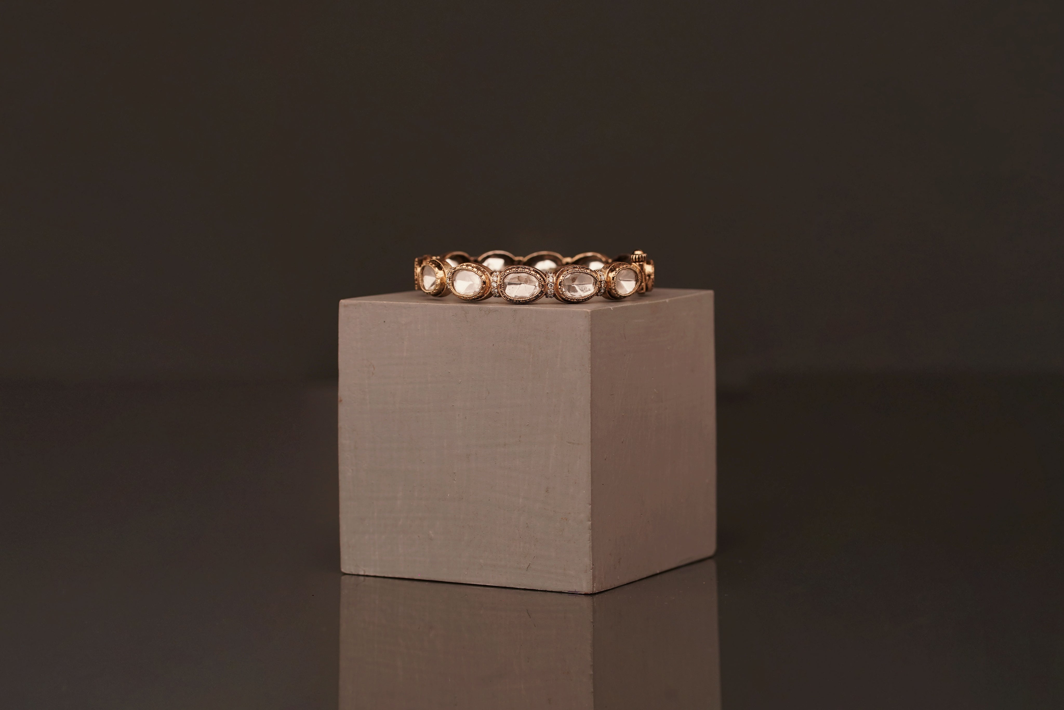 Hiranya Bangle (B121) - Pure Allure