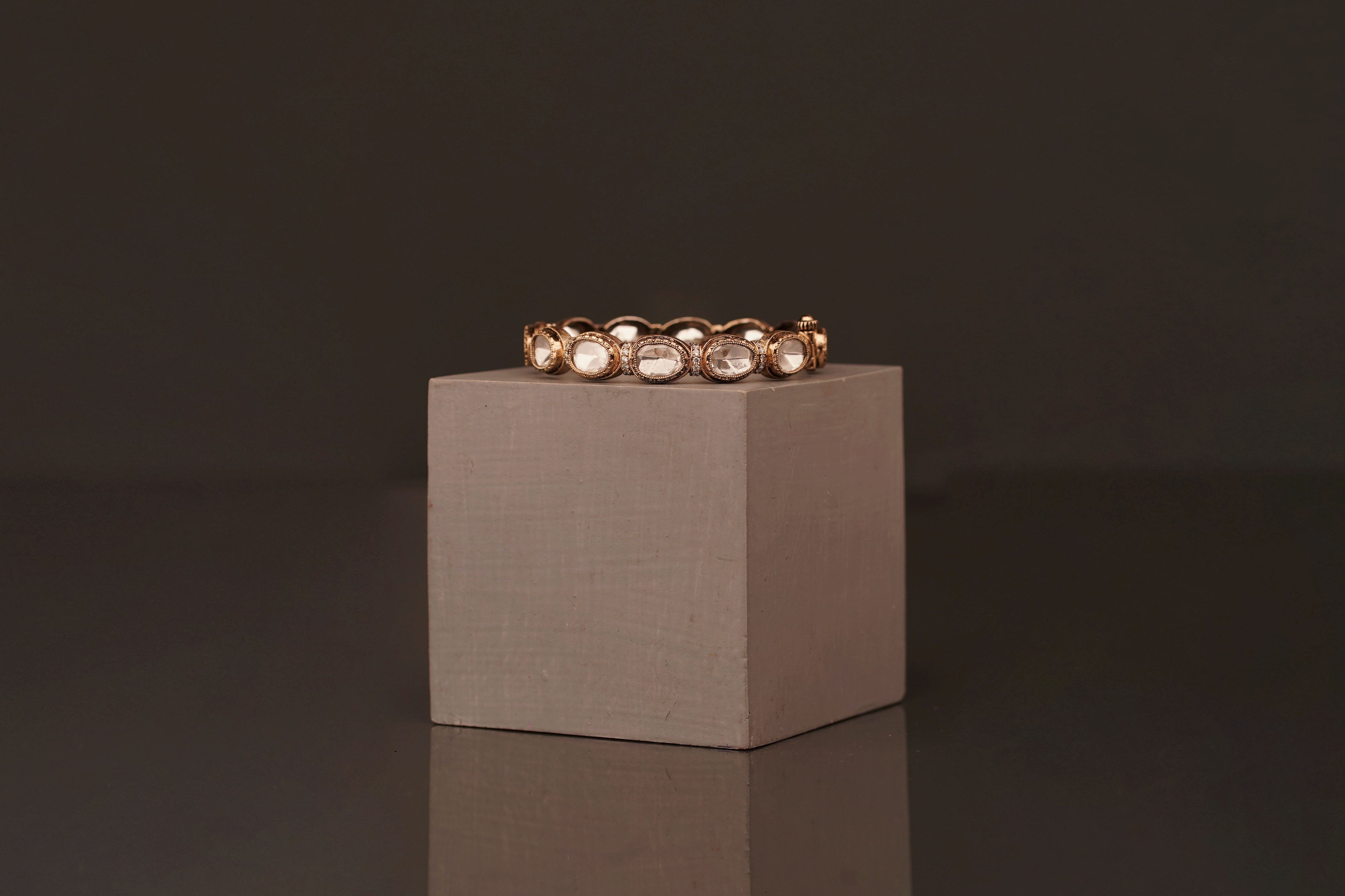 Hiranya Bangle (B121) - Pure Allure