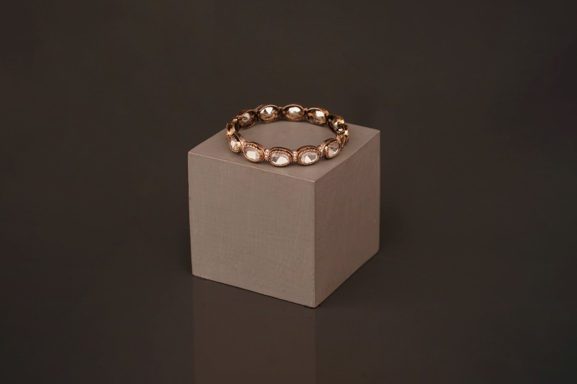 Hiranya Bangle (B121) - Pure Allure