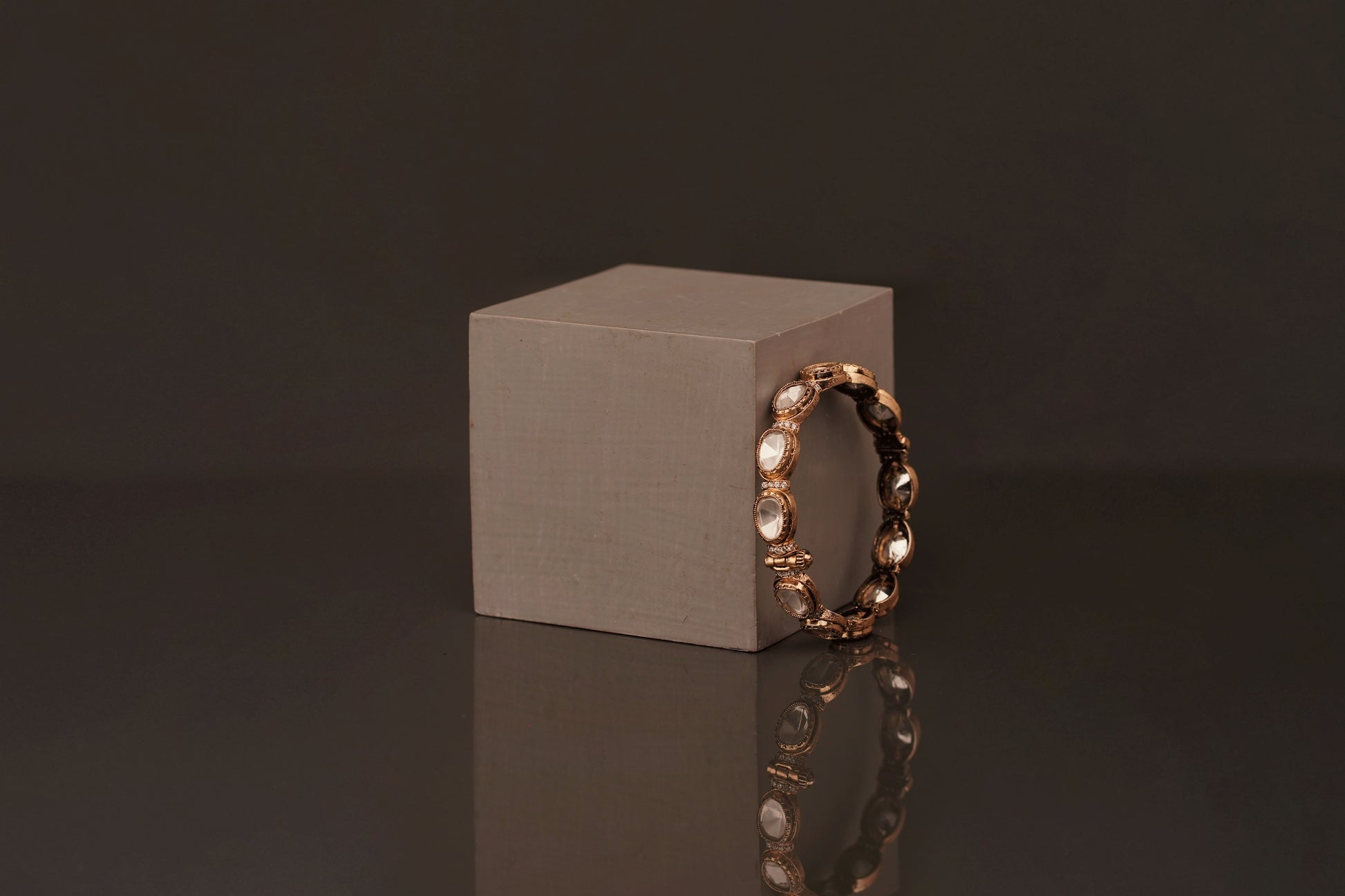 Hiranya Bangle (B121) - Pure Allure