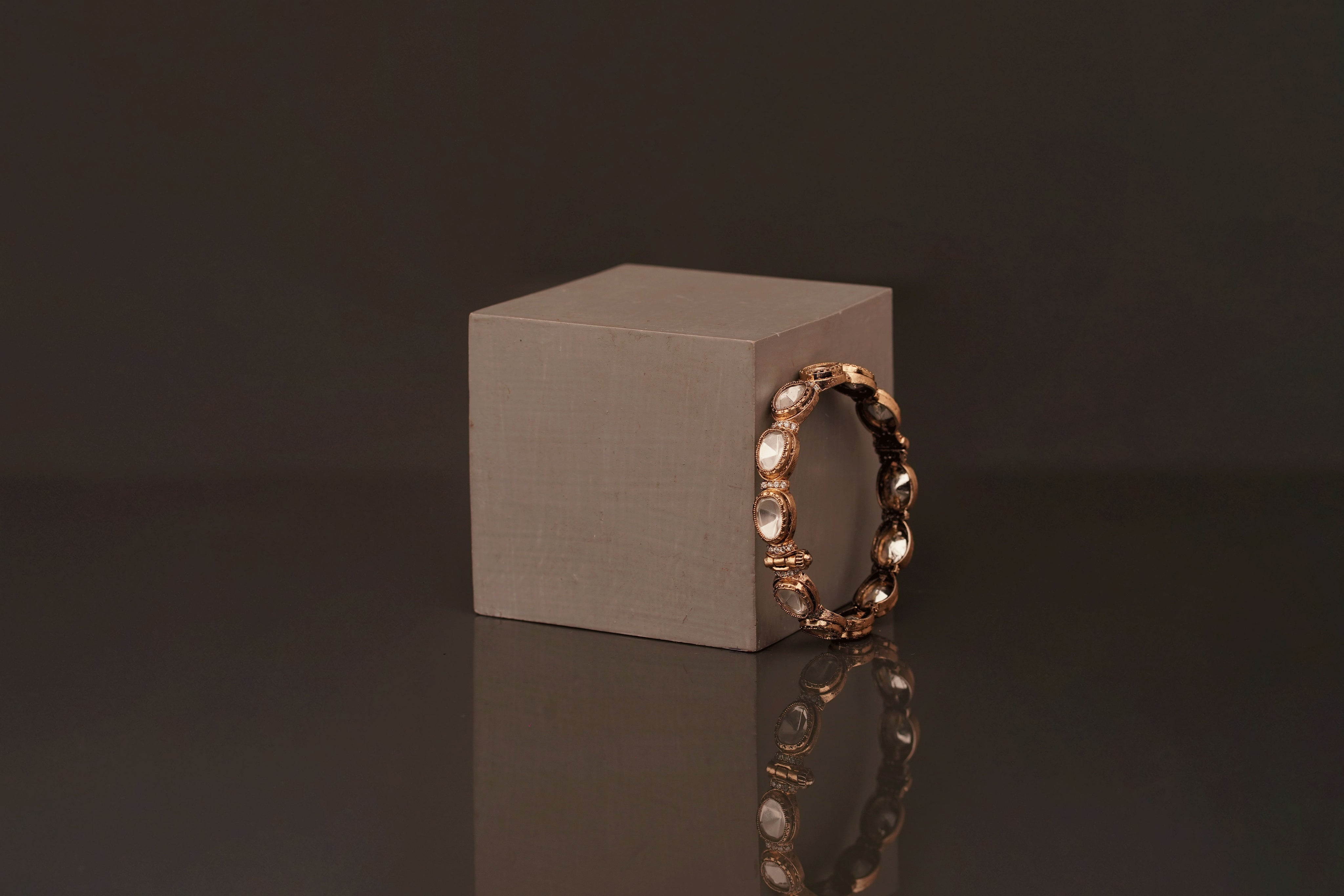 Hiranya Bangle (B121) - Pure Allure