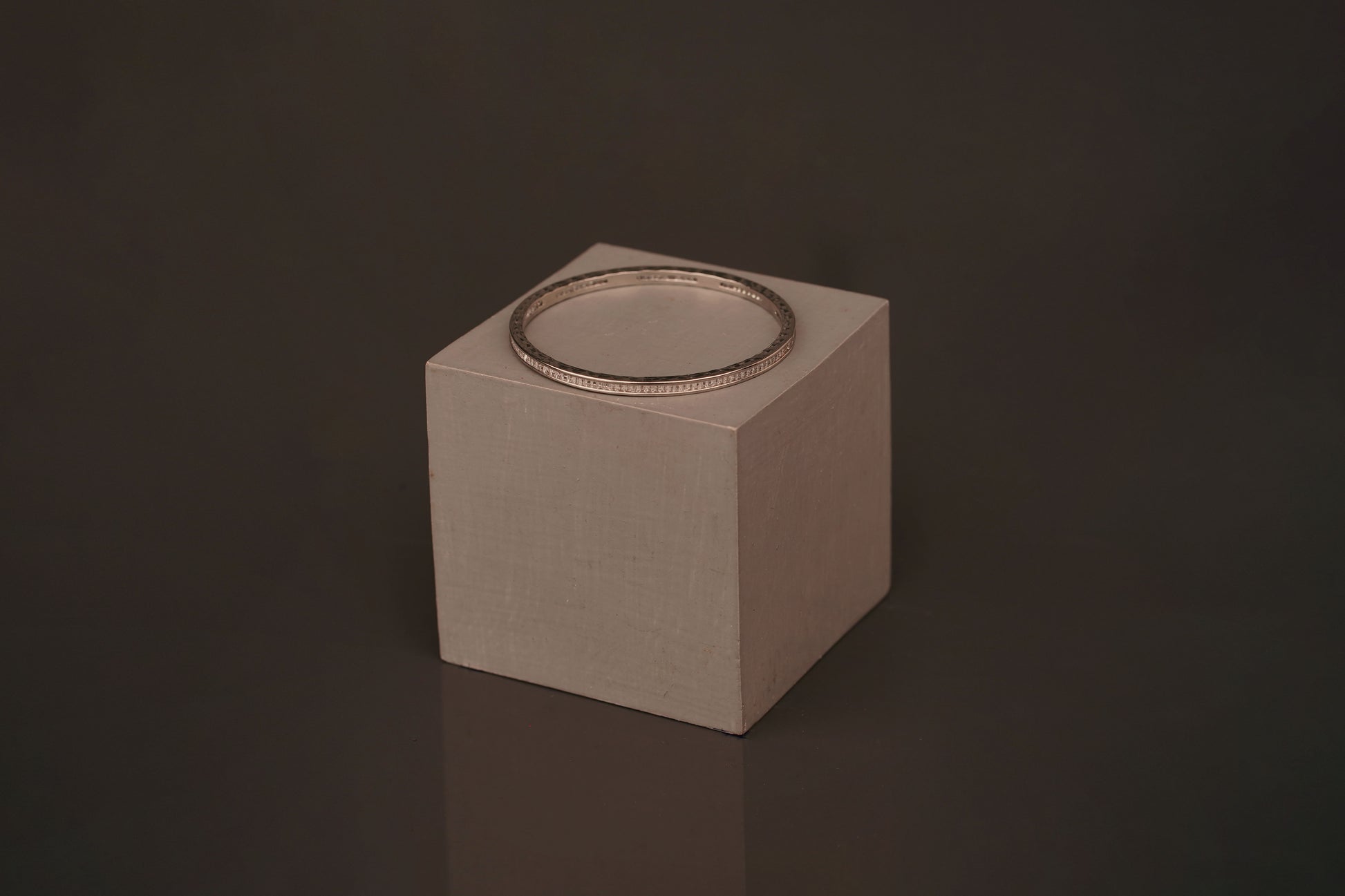 Sidra Bangle(B14) - Pure Allure