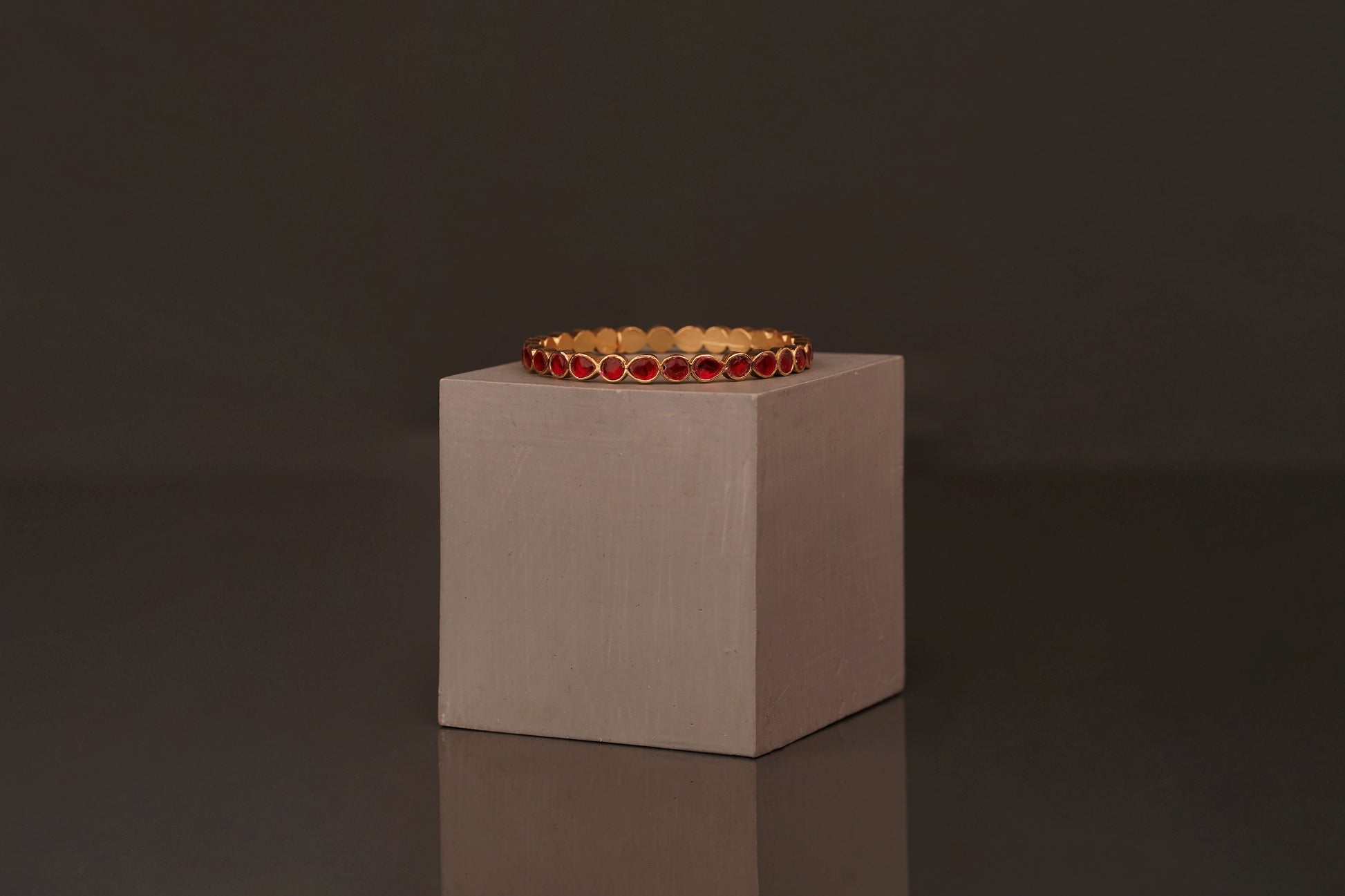 Venika Bangle(B84) - Pure Allure