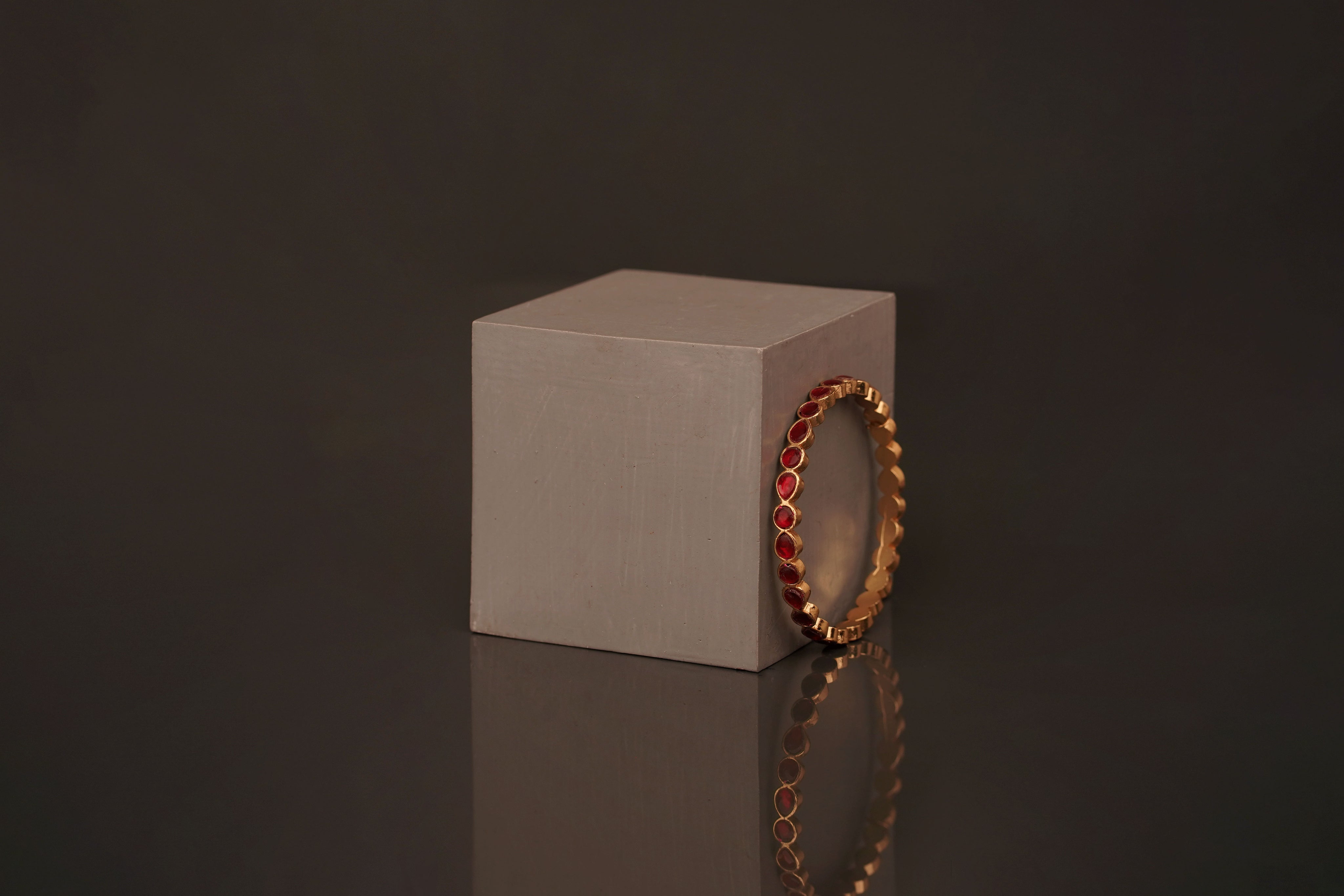 Venika Bangle(B84) - Pure Allure