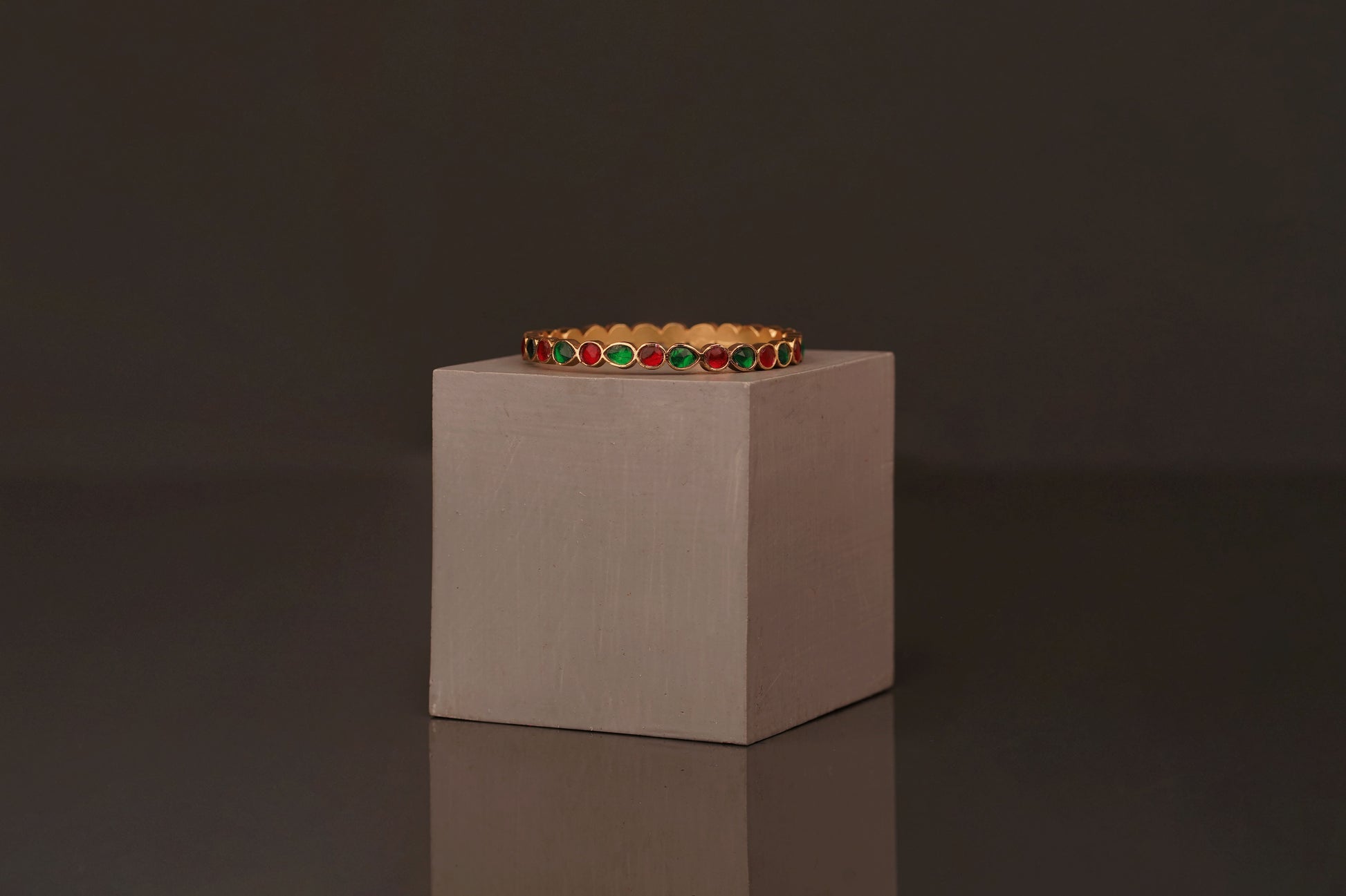 Ishi Bangle (B101) - Pure Allure