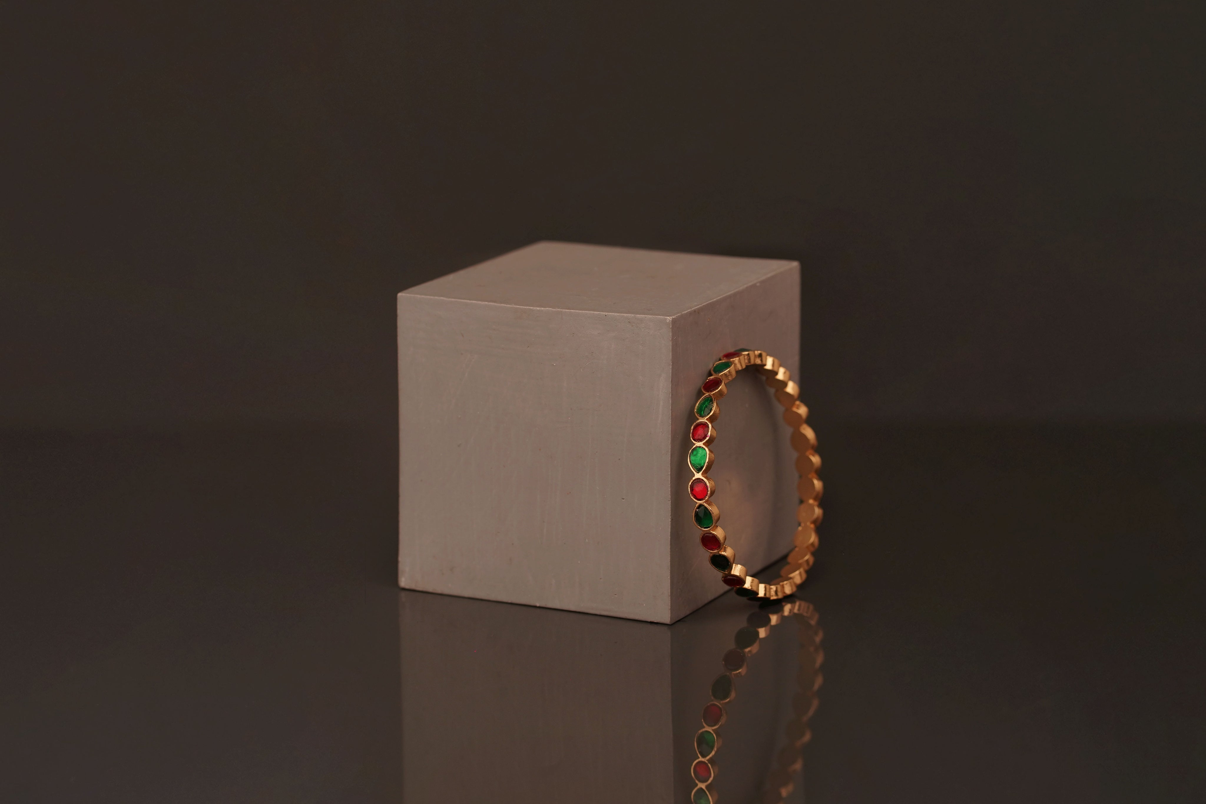 Ishi Bangle (B101) - Pure Allure
