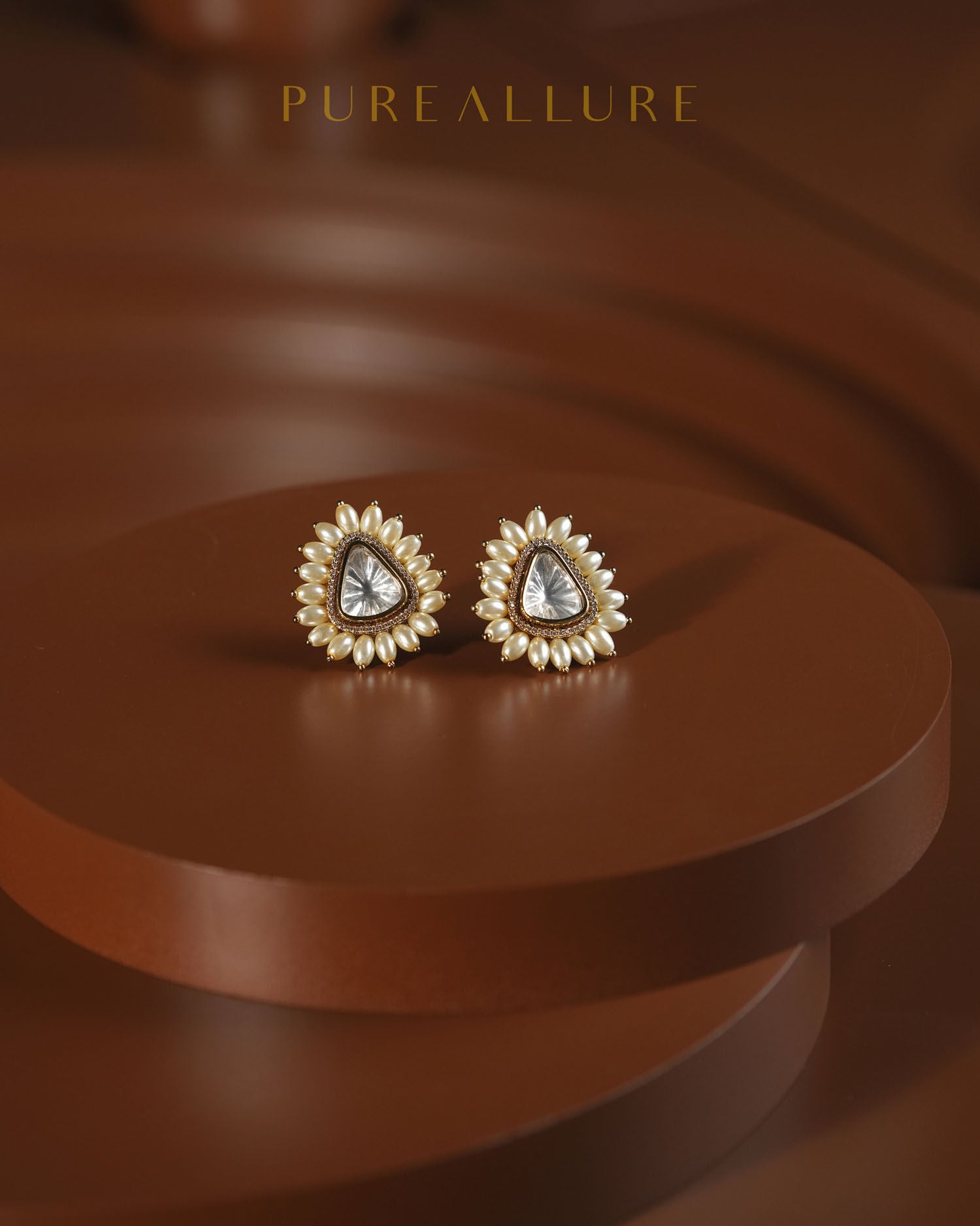 Kaira Earstud (E349)